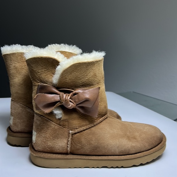 Girls UGG - Boot - Roll Up or Roll Down - Side Leather Bow - Size 3 - $32 - Picture 4 of 11